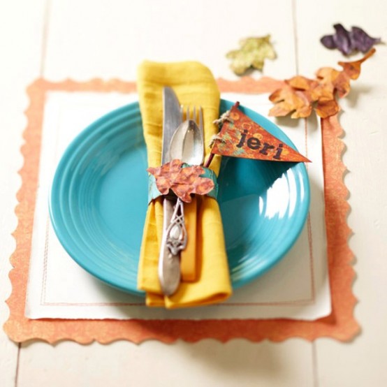 a turquoise porcelain plate contrasts the mustard napkin and is ideal for a bright flal or Thanksgiving table setting