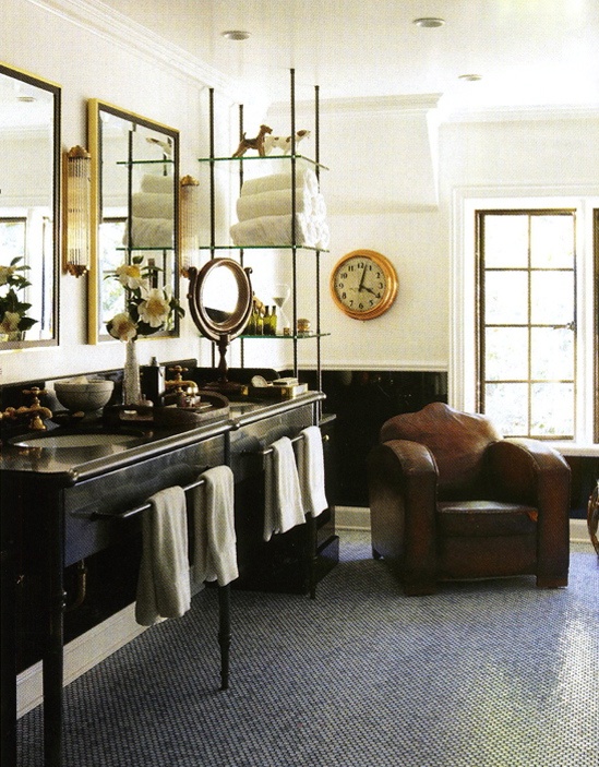 Gorgeous leather armchair would look any room more masculine. By mixing with vintage decor items you can get yourself an awesome interior.