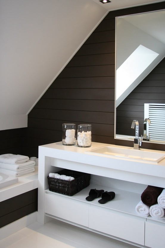 It’s all business in this masculine bathroom, so minimalism combined with black and white color scheme always works.