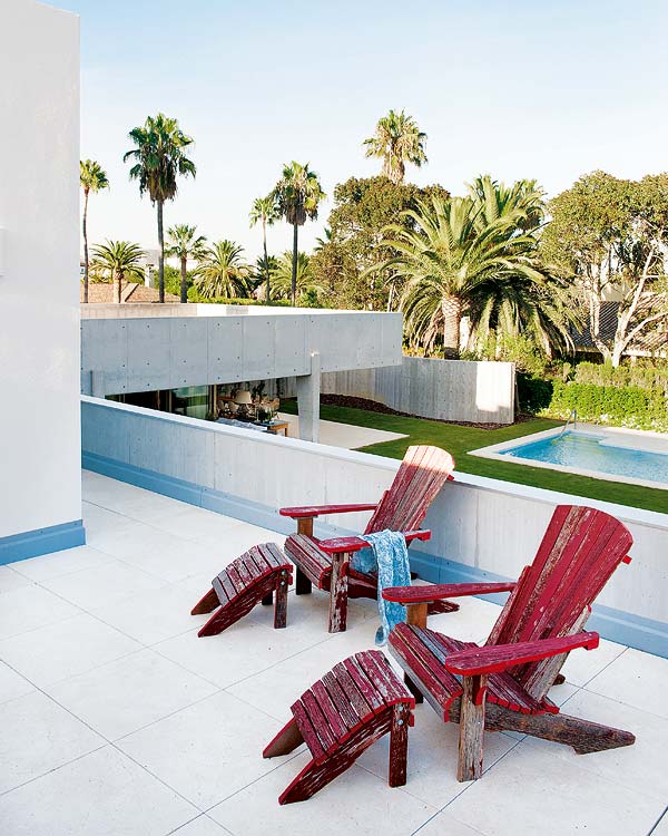 Summer House With Shabby Chic Furniture And Sea Touches DigsDigs