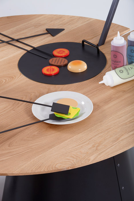 Sunplace Barbeque Grill For Cooking With Sun Rays