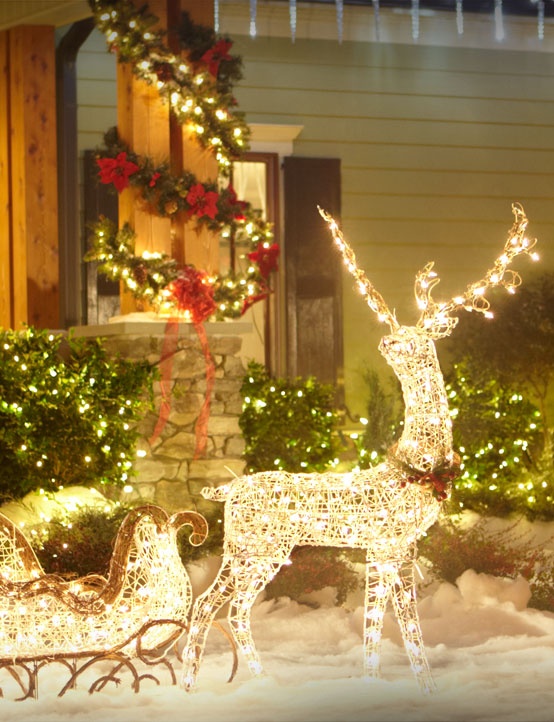 super cool outdoor decor ideas with christmas lights 13