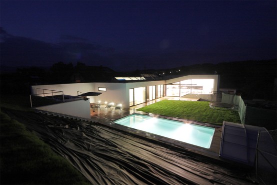 Super Modern Black And White House