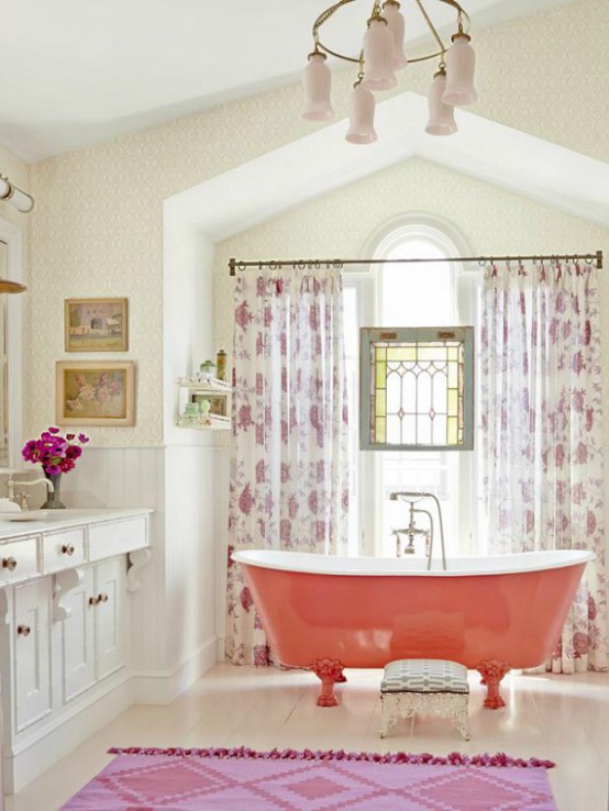 Sweet Colorful Cottage With Shabby Chic Furniture