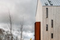 tall-and-narrow-wooden-cabin-in-nova-scotia-2