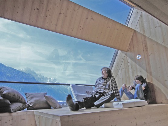 Tiny Ufogel Larch Cabin To Have A Rest In The Mountains