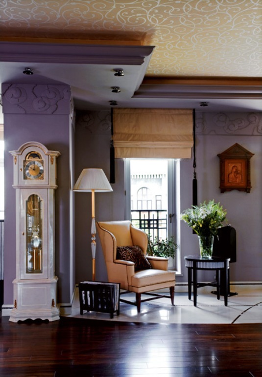 Traditional And Art Deco Apartment In Lilac And Plum Violet