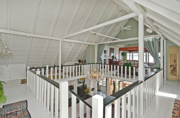 Traditional And Cozy Island Beach Cottage