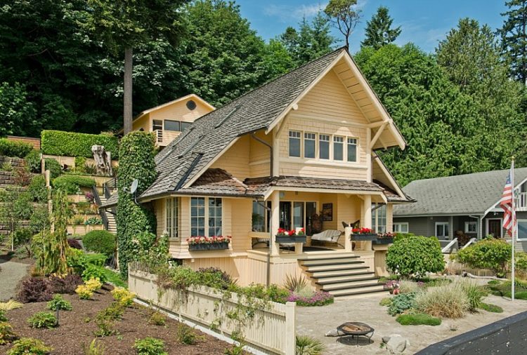 Traditional And Cozy Island Beach Cottage