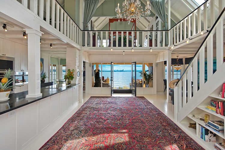 Traditional And Cozy Island Beach Cottage