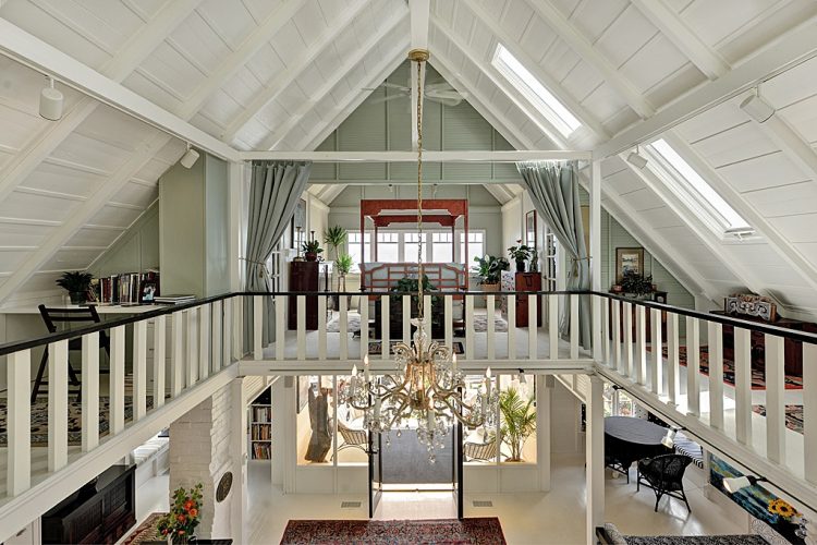 Traditional And Cozy Island Beach Cottage
