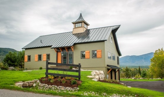 Traditional Cozy House Built To Look Like An Old Barn