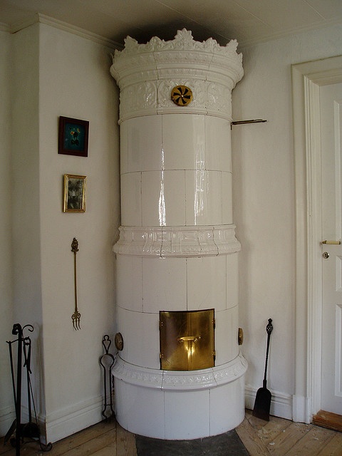 Traditional Tile Stoves In Home Decor Ideas