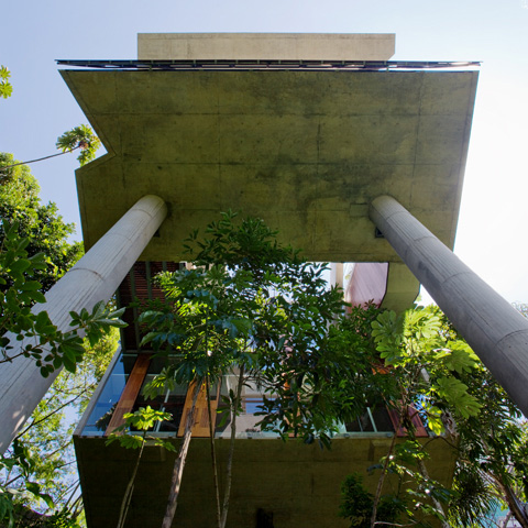 Floating Tropical House Design on a Steep Slope – Casa Em Ubatuba by SPBR