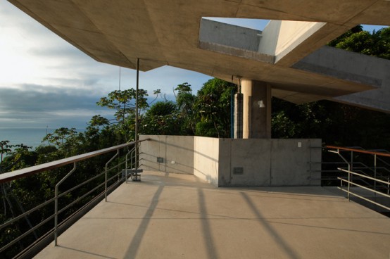 Floating Tropical House Design on a Steep Slope – Casa Em Ubatuba by SPBR