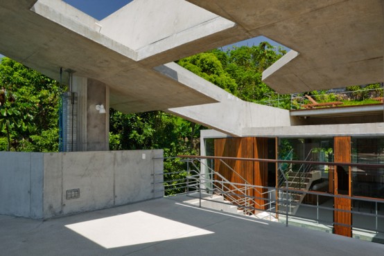 Floating Tropical House Design on a Steep Slope – Casa Em Ubatuba by SPBR