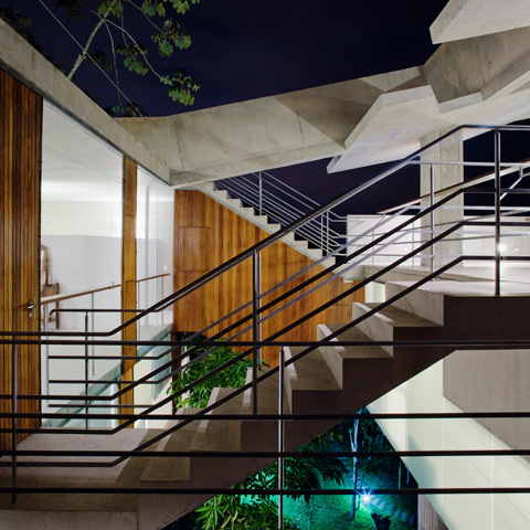 Floating Tropical House Design on a Steep Slope – Casa Em Ubatuba by SPBR