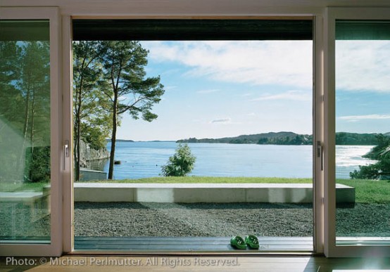 Twofold House In Black Stained Wood With Natural Wood Between The Window Partitions