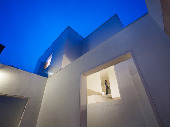 Ultra Minimalist House Made Of Boxes