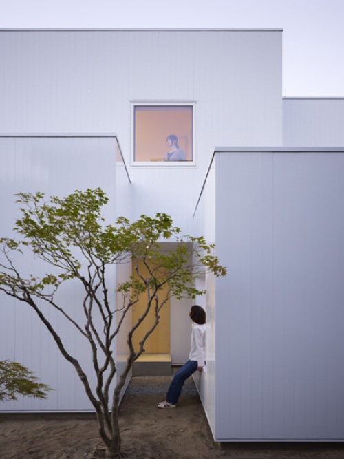 Ultra Minimalist House Made Of Boxes