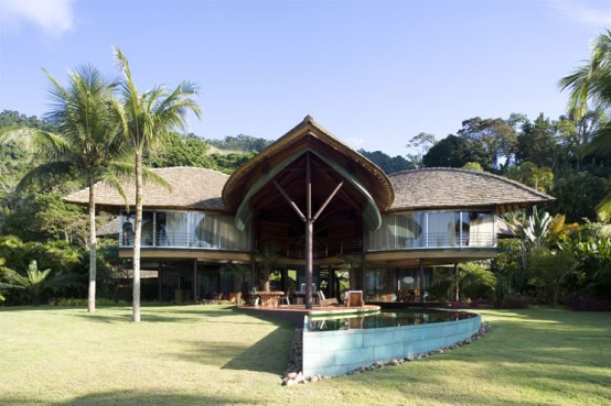 Unusual Tropical House Design – Leaf House in Brazil