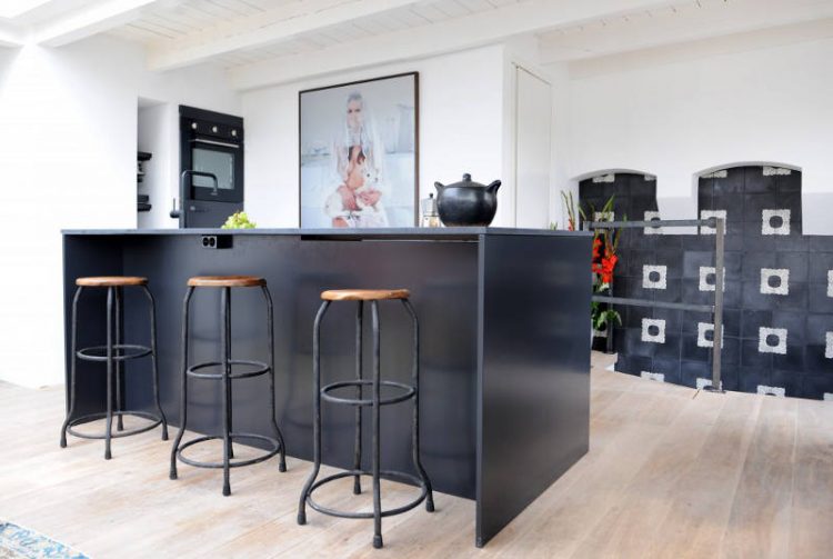 The black kitchen is a gorgeous contrasting space