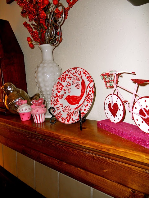 Valentines Day Mantel Decor Ideas