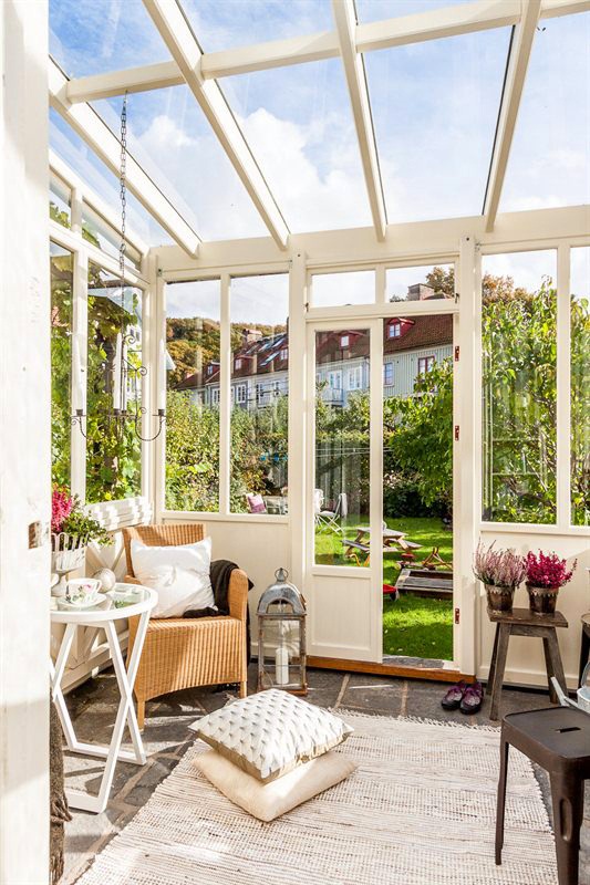 Vintage Glass Veranda Designed For Relaxation - DigsDigs