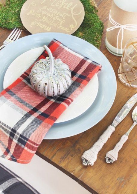 a plaid napkin is a lovely idea for Thanksgiving is a lovely idea for any party, it's an easy way to make your table look cozy