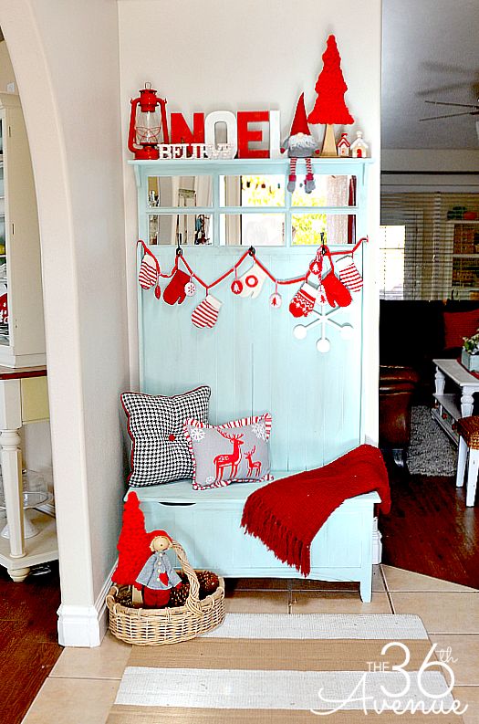 23 Welcoming And Cozy Christmas Entryway Decor Ideas Digsdigs