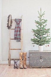 Welcoming And Cozy Christmas Entryway Decor Ideas