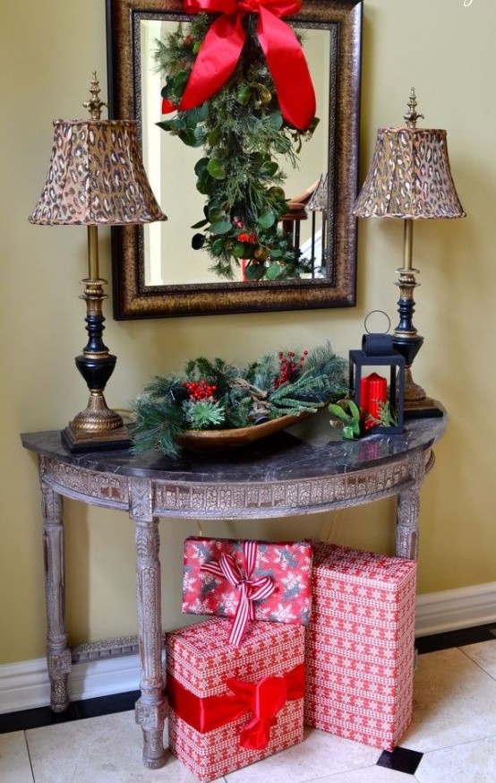 Welcoming And Cozy Christmas Entryway Decor Ideas