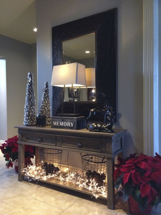 Welcoming And Cozy Christmas Entryway Decor Ideas