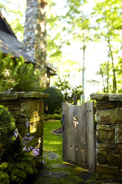 Welcoming Retreat In North Carolina Forests
