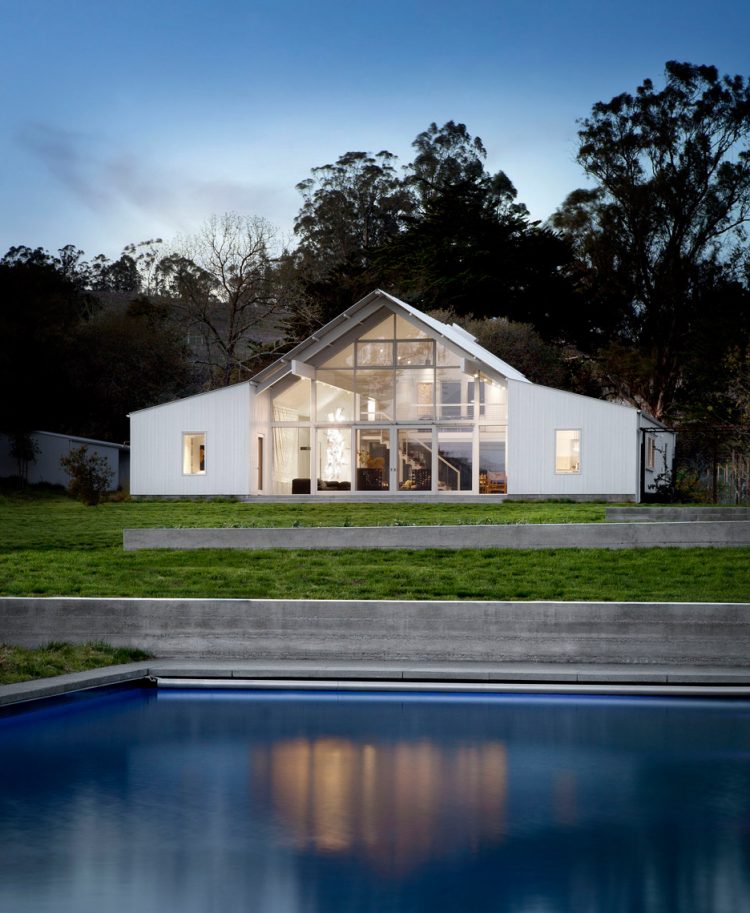 White Barn-Like House With Modern Features