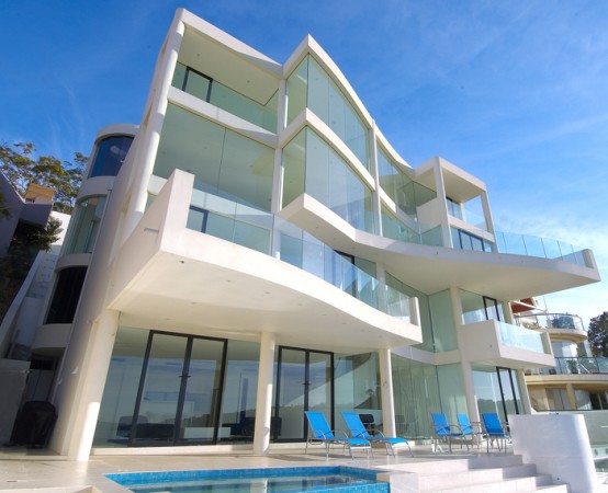 Almost White Seafront House in Australia