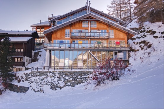 Wood and Concrete Chalet In The Swiss Alps