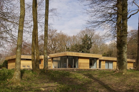 Wooden Weekend Retreat by HUT Architecture