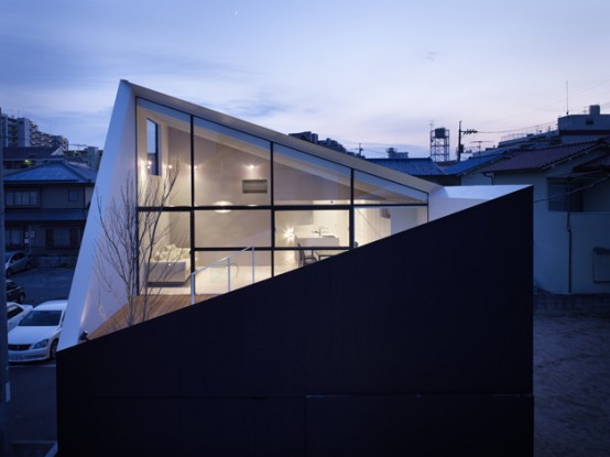 Modern and Minimalist Wrap House by Japanese Architects Modern and Minimalist Wrap House by Japanese Architects