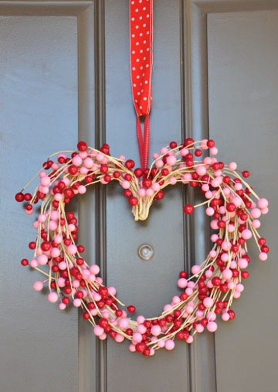 Wreath And Garland Ideas For Valentine's Day