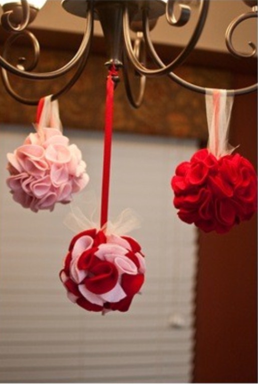 Wreath And Garland Ideas For Valentine's Day