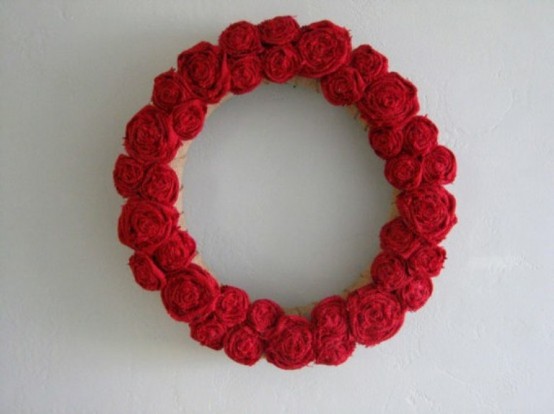 30 Wreath And Garland Ideas For Valentine’s Day - DigsDigs