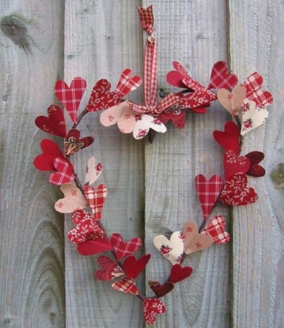 Wreath And Garland Ideas For Valentine's Day