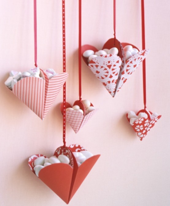Wreath And Garland Ideas For Valentine's Day